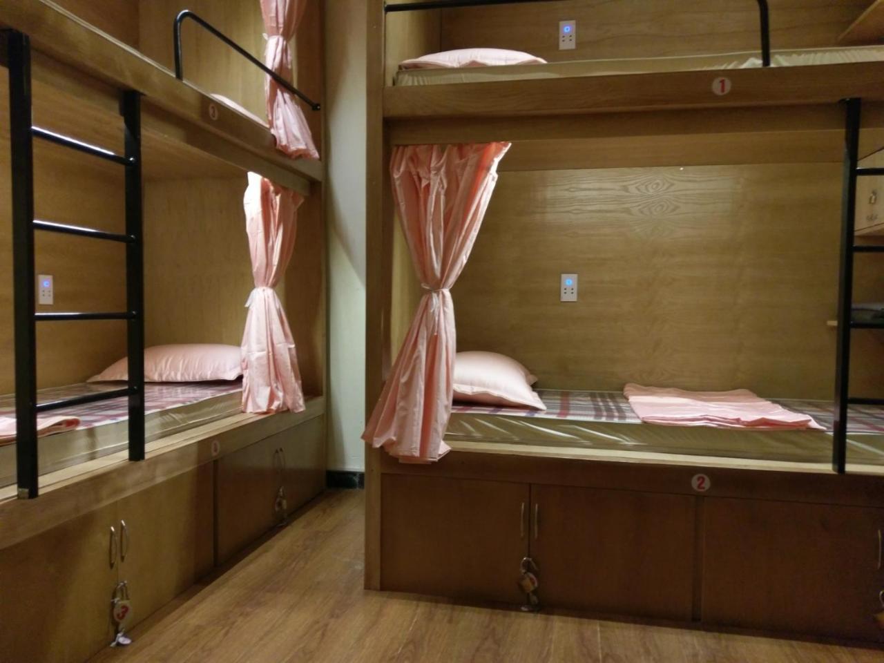 Capsule Hanoi Hostel Exterior photo